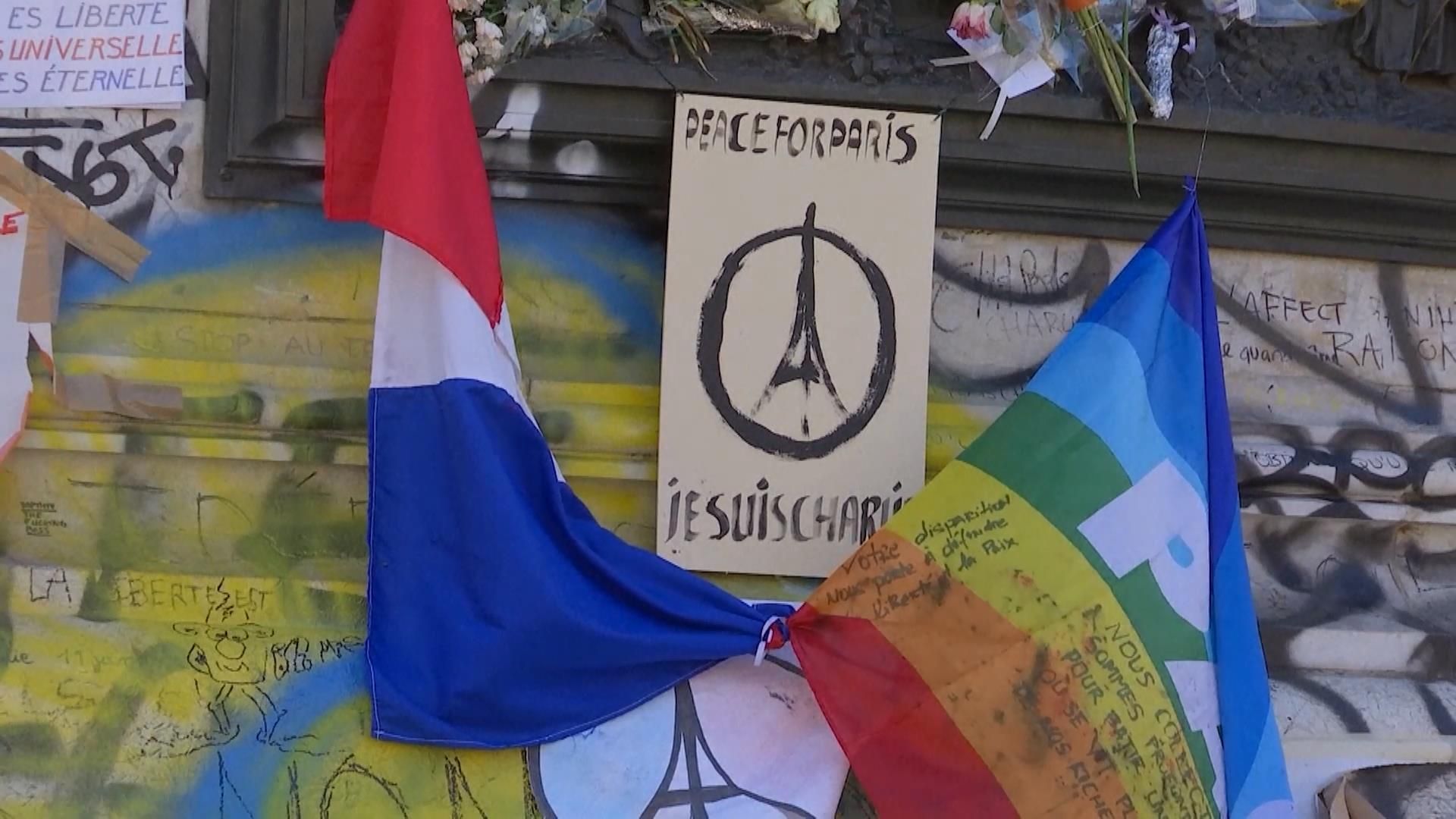 Як Париж оживає після терактів