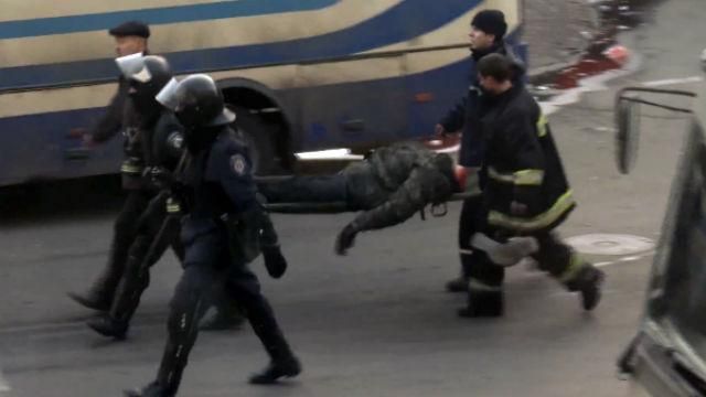 В ГПУ назвали имя мужчины, чье "обезглавленное тело" несли во время Майдана