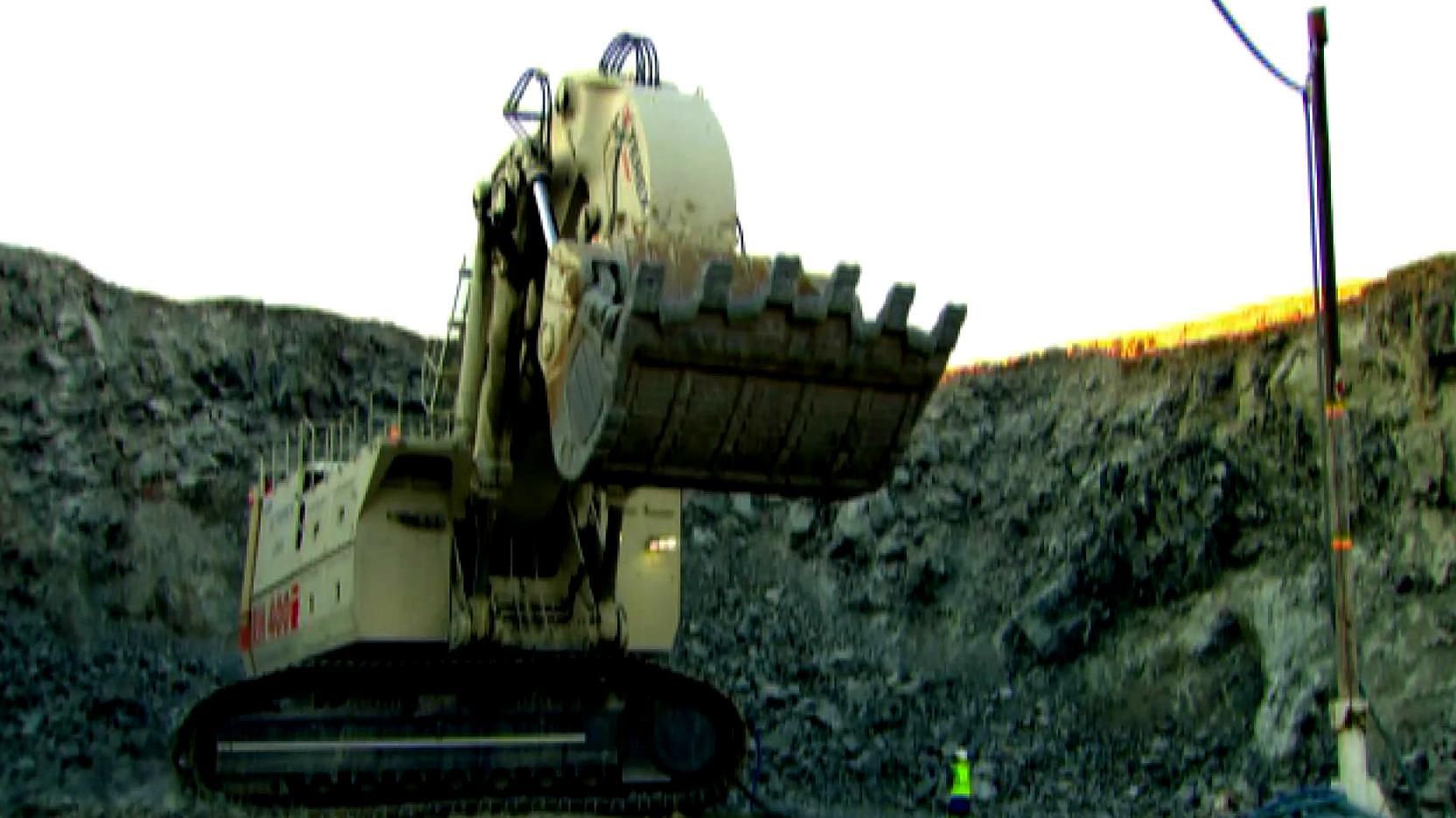 Рекордсмен у світі екскаваторів видобуває сотні тонн породи за день Рекордсмен у світі екскаваторів видобуває сотні тонн породи за день