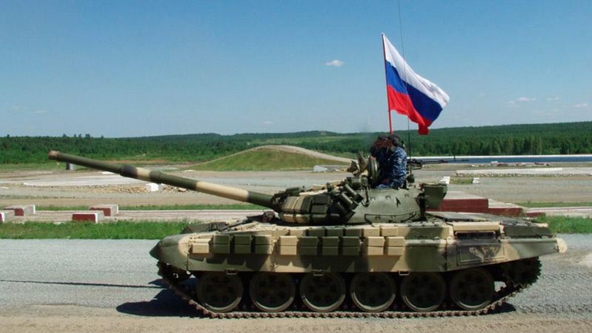 Російські танки впритул підійшли до лінії зіткнення під Кримом, — МВС Російські танки впритул підійшли до лінії зіткнення під Кримом, — МВС