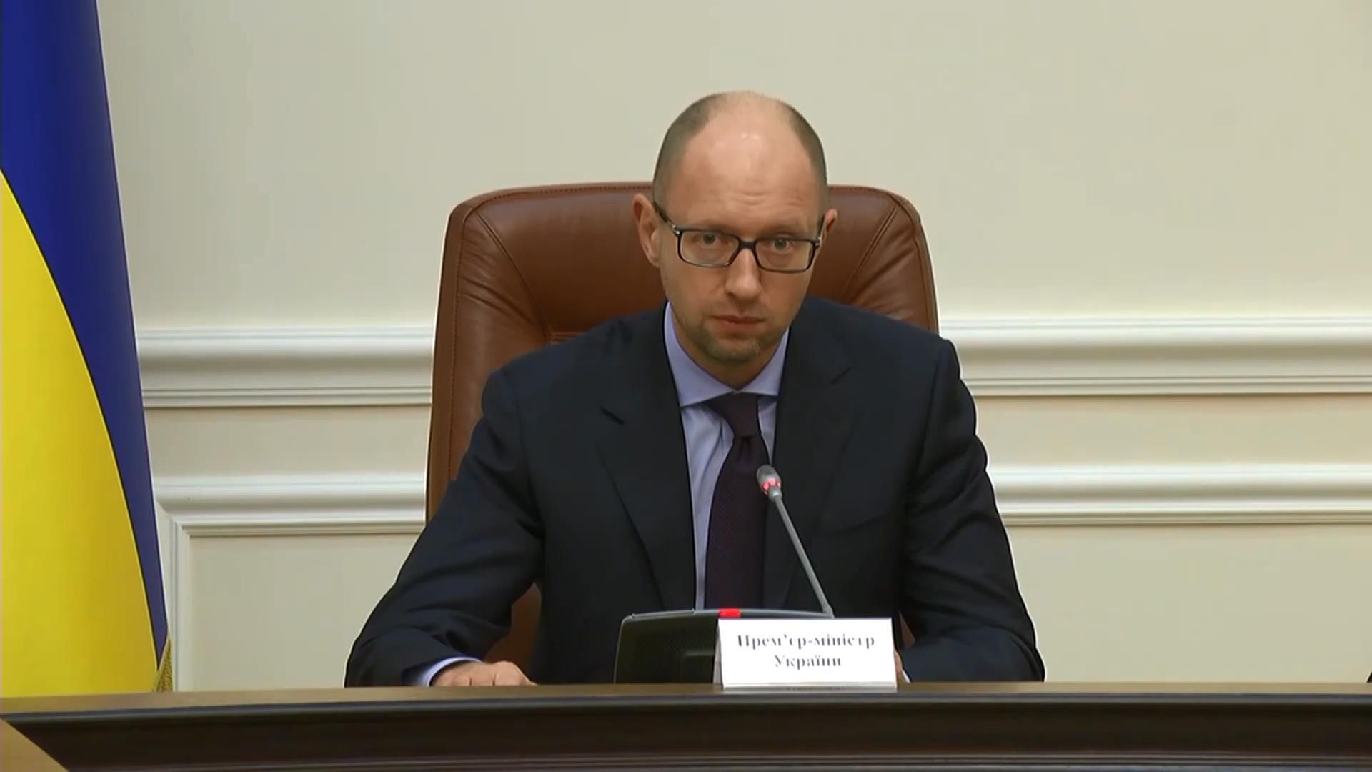 Яценюк навіть не здогадувався про договір електропостачання до Криму Яценюк навіть не здогадувався про договір електропостачання до Криму