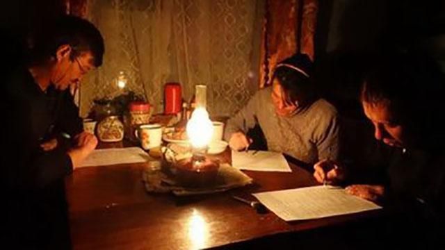 Как крымчане выживают в "темные времена"