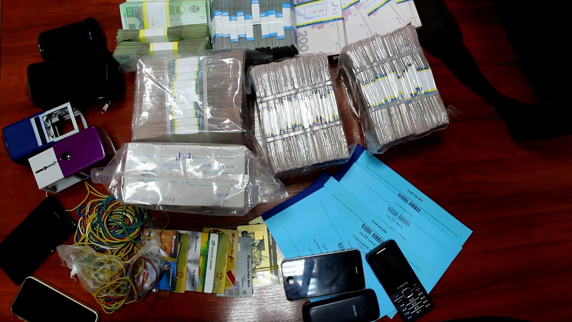 СБУ викрила потужний "конвертаційний центр" СБУ викрила потужний "конвертаційний центр"