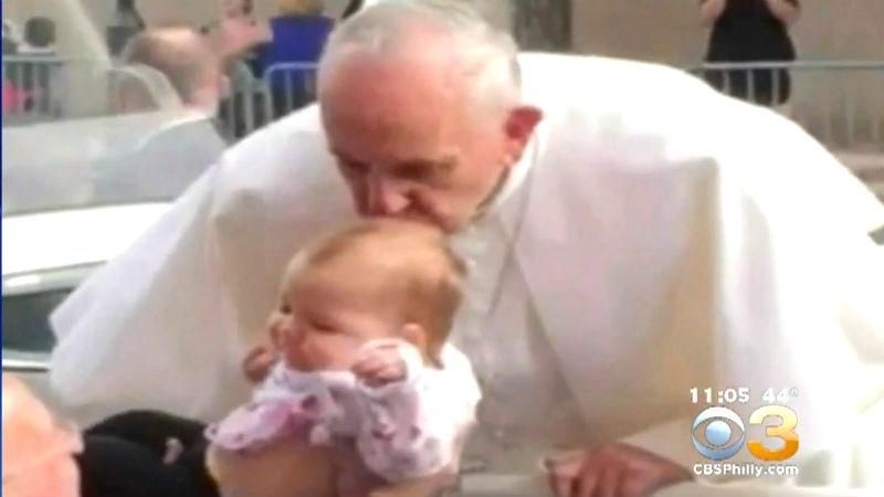 После поцелуя папы Римского опухоль у новорожденной уменьшилась