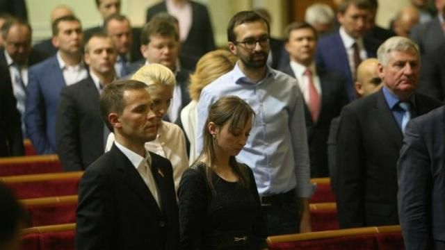 В БПП сплошные скандалы: стало известно, что не могут поделить нардепы президента В БПП сплошные скандалы: стало известно, что не могут поделить нардепы президента