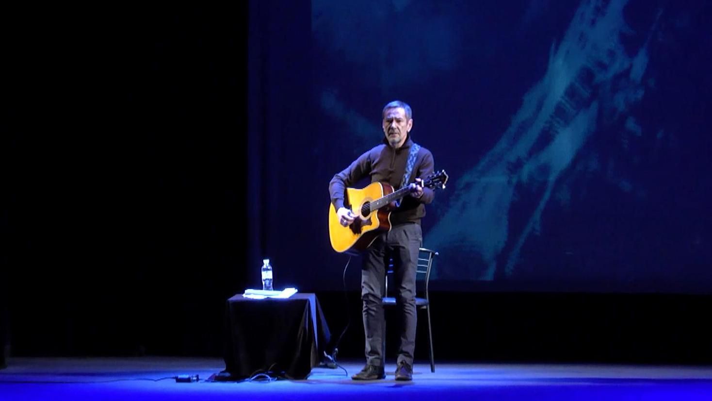 Знаменита книга Лойка "Аеропорт" з'явилась в аудіоформаті Знаменита книга Лойка "Аеропорт" з'явилась в аудіоформаті