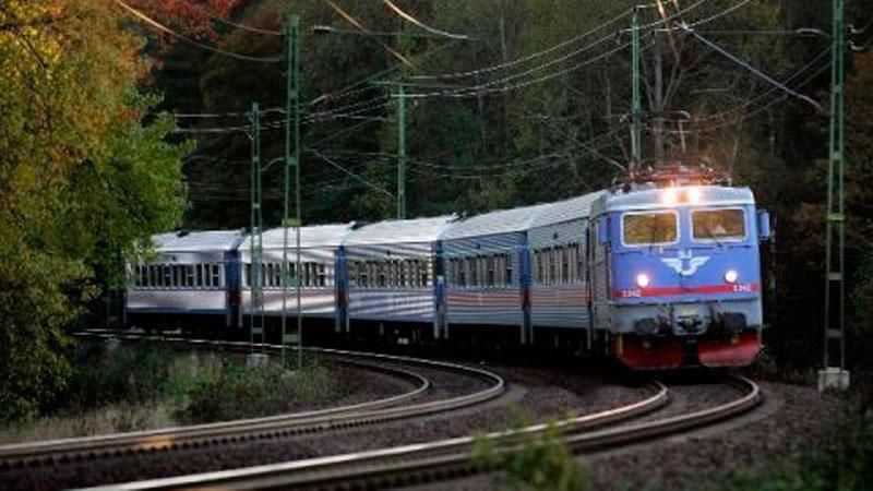 Пасажирський потяг зіткнувся з вантажівкою на Вінниччині Пасажирський потяг зіткнувся з вантажівкою на Вінниччині