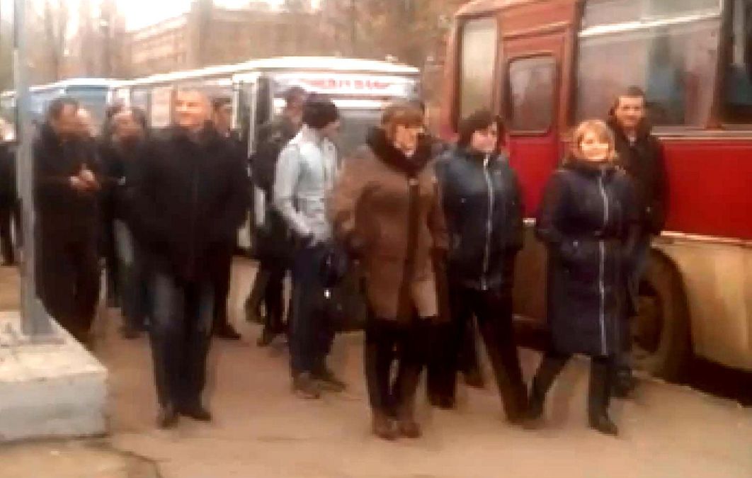 Люди Вилкула протестуют в Кривом Роге Люди Вилкула протестуют в Кривом Роге