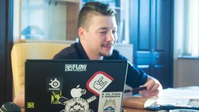 Українські поліцейські більше не сидітимуть в "Однокласниках" і "Вконтакті" Українські поліцейські більше не сидітимуть в "Однокласниках" і "Вконтакті"