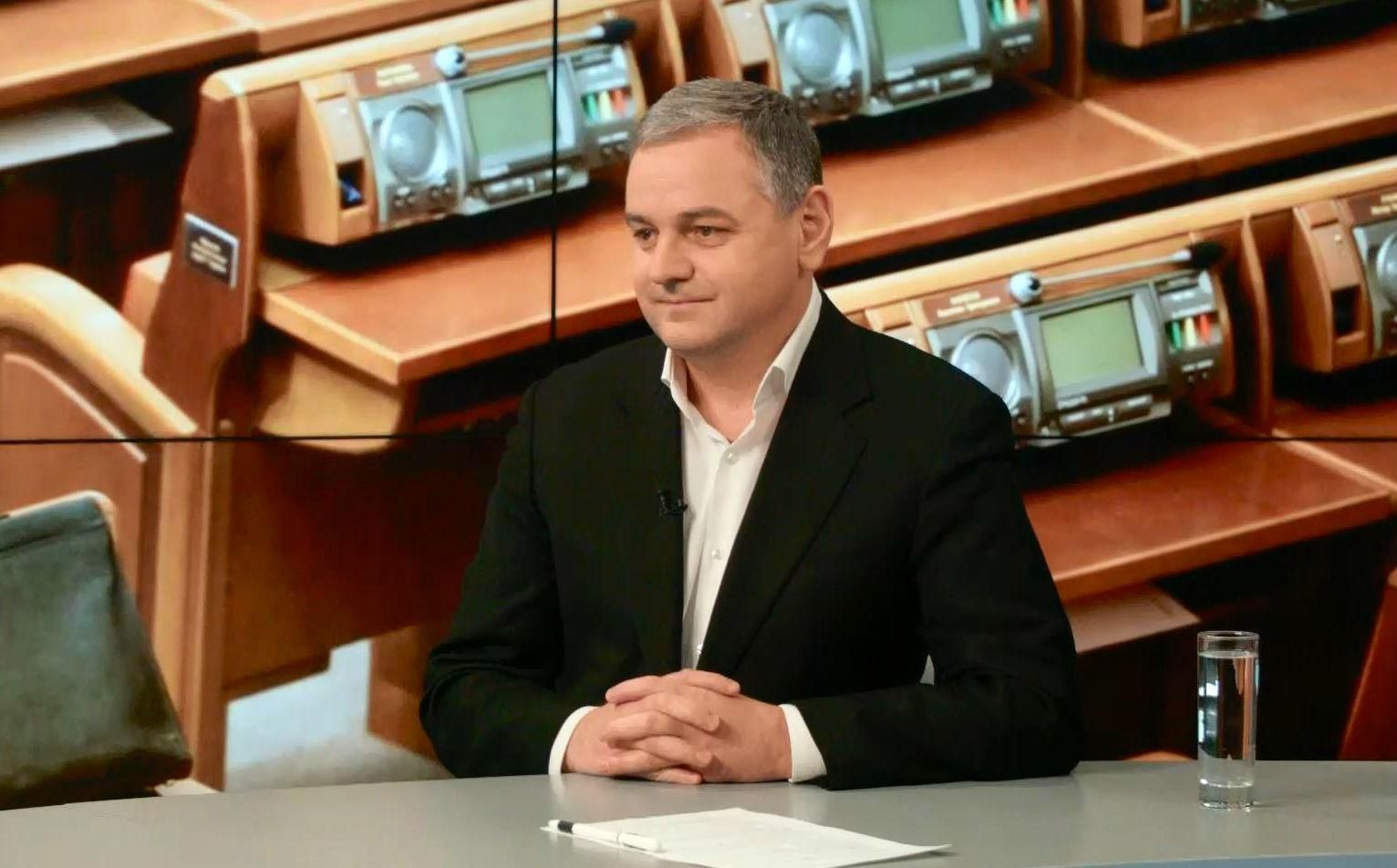 "Опозиційний блок" – це псевдоопозиція, яка розкрадає Україну, — громадський діяч "Опозиційний блок" – це псевдоопозиція, яка розкрадає Україну, — громадський діяч