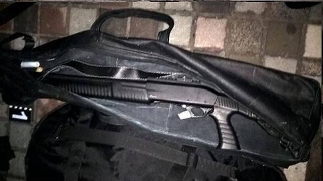 Поліція затримала два десятки озброєних бандитів, які захопили фабрику під Києвом