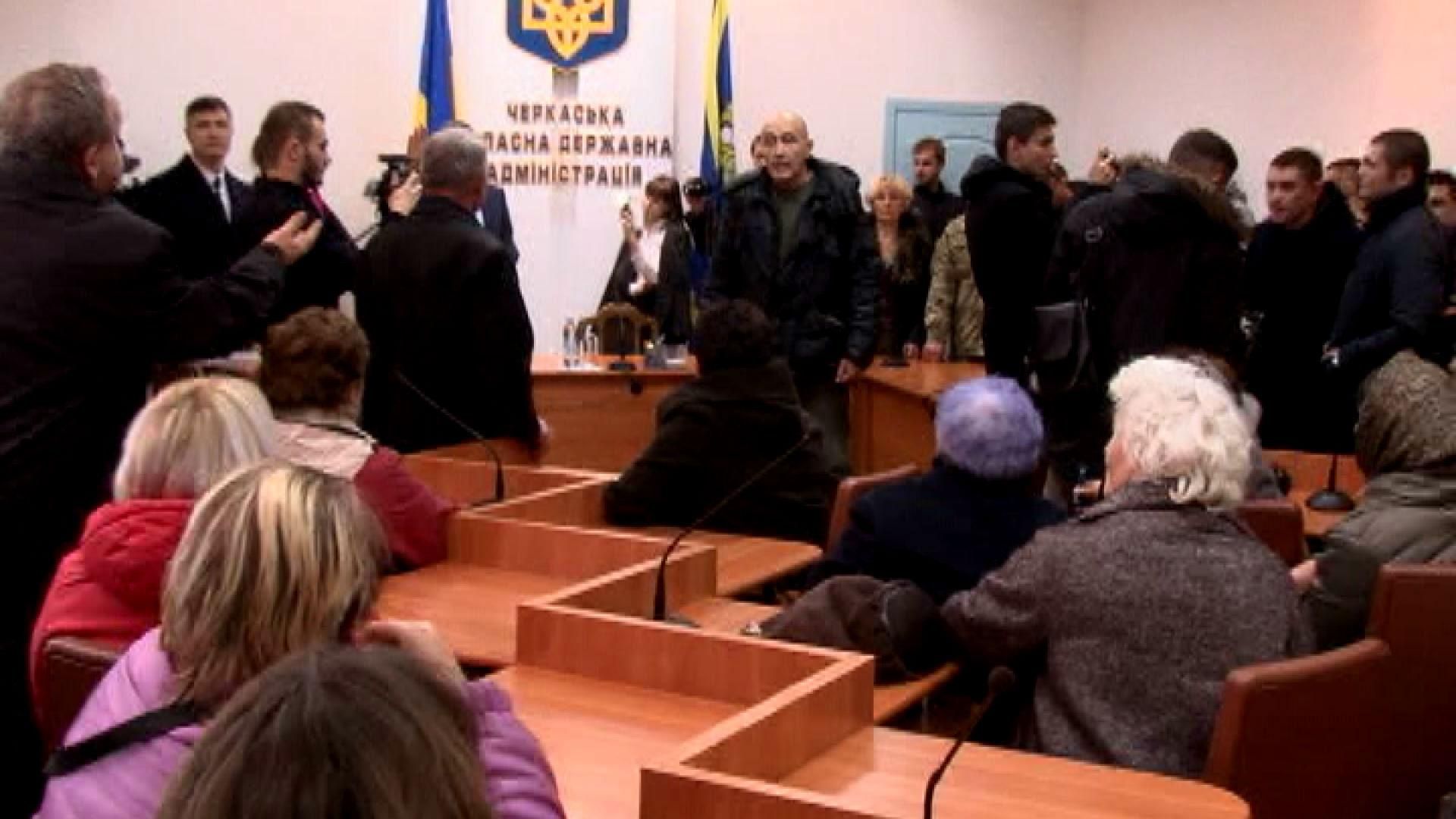 Черкасчане подозревают нового главу области в связях с "регионалами" Черкасчане подозревают нового главу области в связях с "регионалами"