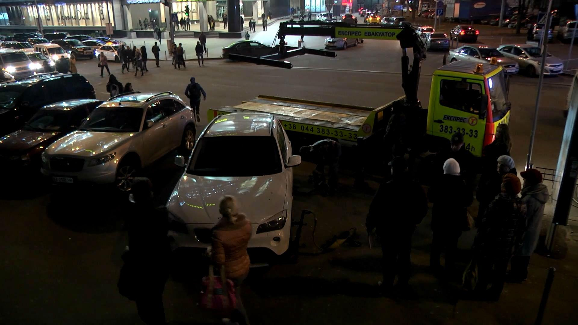 Закон о Национальной полиции вернул эвакуаторы