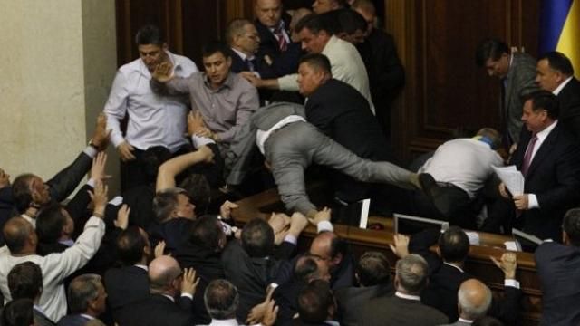 У Раді може з'явитись пристав, який вгамовуватиме депутатів-забіяк У Раді може з'явитись пристав, який вгамовуватиме депутатів-забіяк