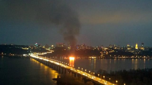 Як горів ресторан на воді: з'явились перші відео масштабної пожежі в Києві