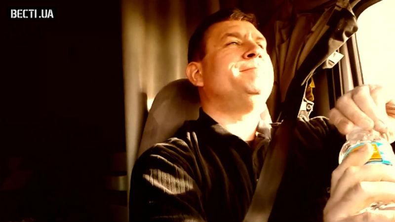 Далекобійник-співак записав новий хіт про тривожну кримську осінь Далекобійник-співак записав новий хіт про тривожну кримську осінь