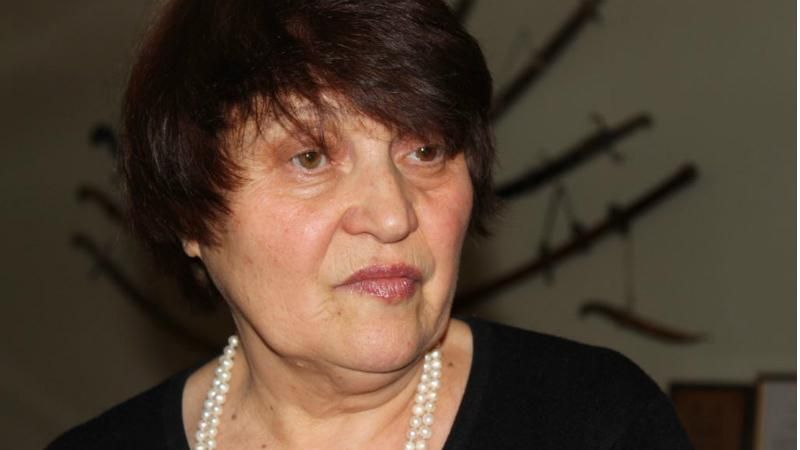 Дружину Джемілєва викликали на допит у ФСБ Дружину Джемілєва викликали на допит у ФСБ