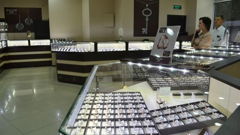 Ціна золота досягла п'ятирічного мінімуму Ціна золота досягла п'ятирічного мінімуму