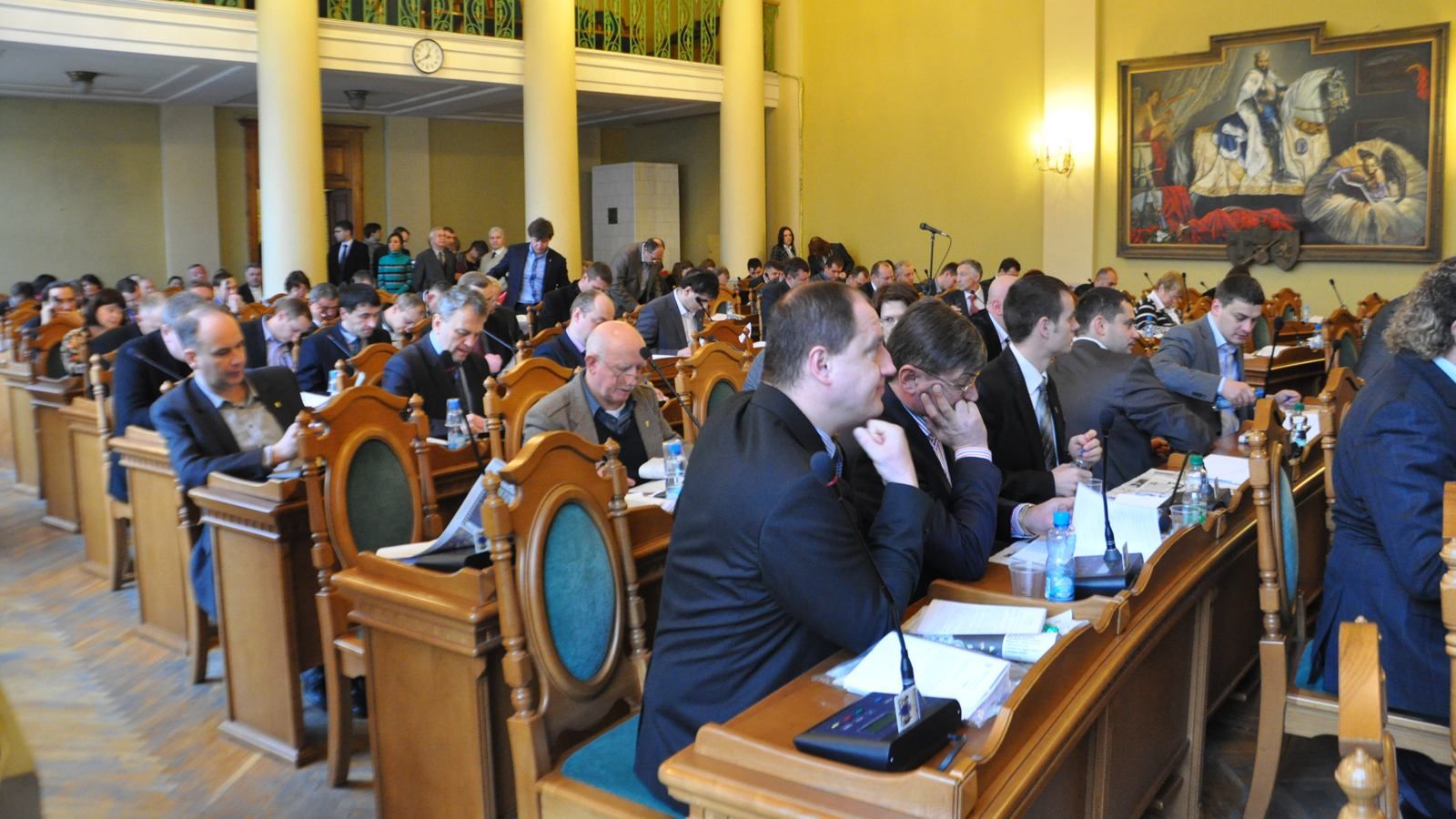 Рада вивела місцевих депутатів "на світло" Рада вивела місцевих депутатів "на світло"