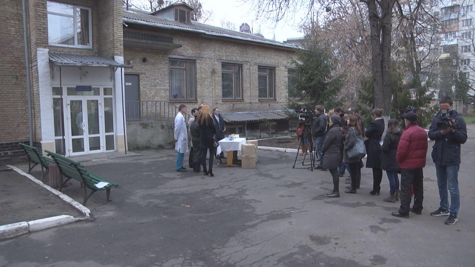 Столичний військовий шпиталь отримав ліки на суму понад 100 тис. грн Столичний військовий шпиталь отримав ліки на суму понад 100 тис. грн