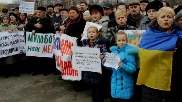 "Бабло перемогло добро": криворіжців кличуть на багатотисячне віче