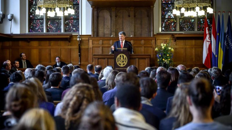 С Порошенко в Нидерландах случился курьез с шоколадом