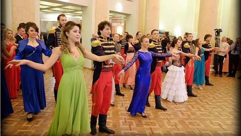 У терористичній "ДНР" влаштували бал для місцевих "аристократів" У терористичній "ДНР" влаштували бал для місцевих "аристократів"