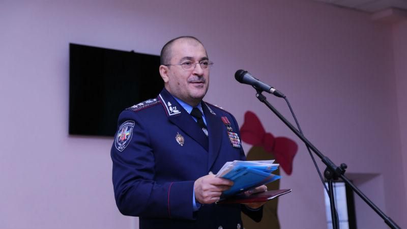 Аваков назвав скандального Паскала "найчеснішим міліціонером" Аваков назвав скандального Паскала "найчеснішим міліціонером"