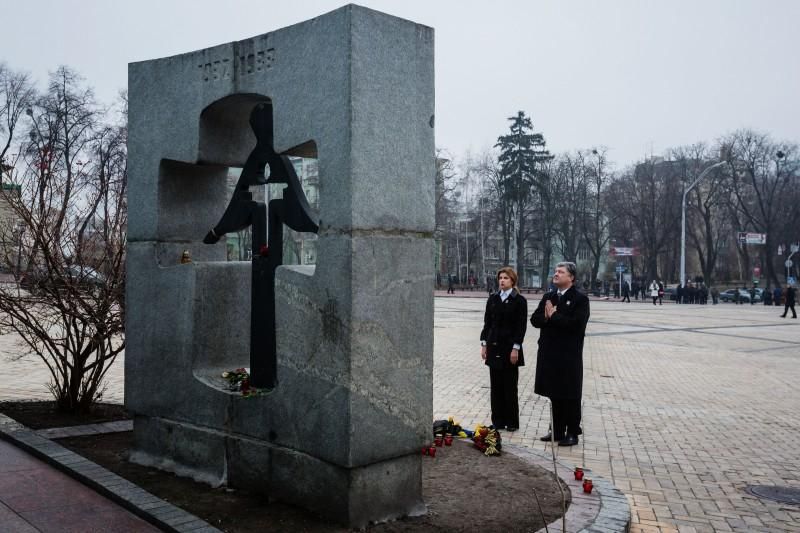 Украина должна избавиться от комплекса народа-жертвы, — Порошенко