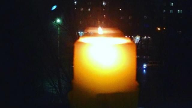 Свеча в окне: во всех уголках Украины поминают жертв Голодомора Свеча в окне: во всех уголках Украины поминают жертв Голодомора
