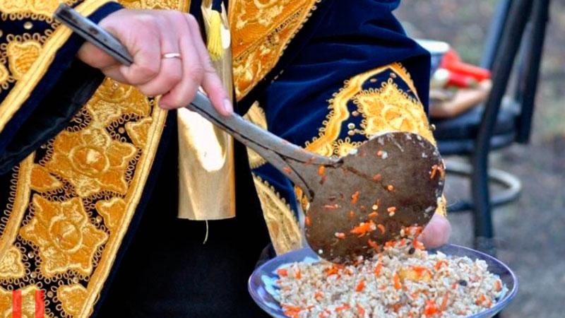 На годовщину Голодомора в Донецке устроили фестиваль еды