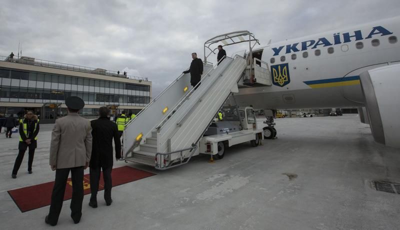 Фотофакт: Порошенко прилетів до Франції Фотофакт: Порошенко прилетів до Франції
