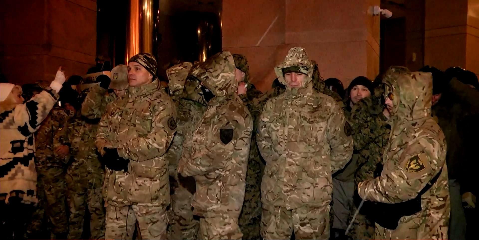 Бійці ОУН штурмували офіс Ахметова