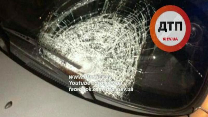 ДТП у Києві: водій насмерть збив пішохода ДТП у Києві: водій насмерть збив пішохода