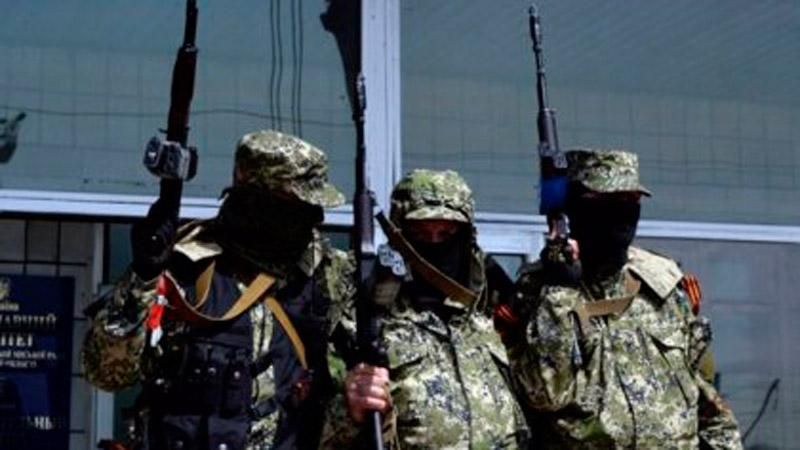 Терористи відкрили прицільний вогонь по українських воїнах в Новотроїцькому Терористи відкрили прицільний вогонь по українських воїнах в Новотроїцькому