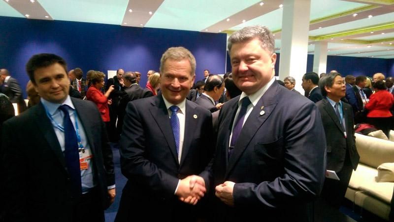 Порошенко за день поговорив з більш ніж десятьма світовими лідерами Порошенко за день поговорив з більш ніж десятьма світовими лідерами