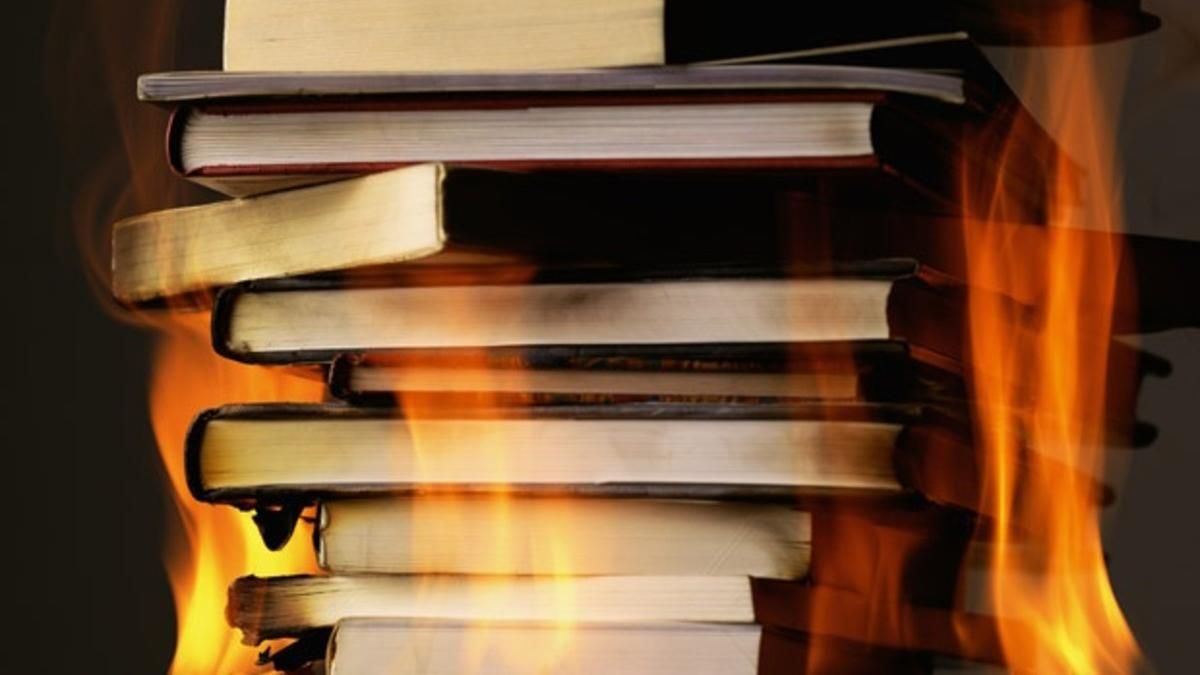 В лицее в оккупированном Россией Крыму сожгли турецкие книги