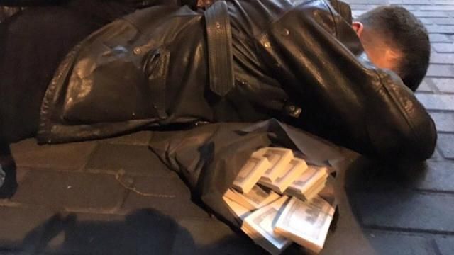 Родича Ківалова впіймали на кругленькому хабарі