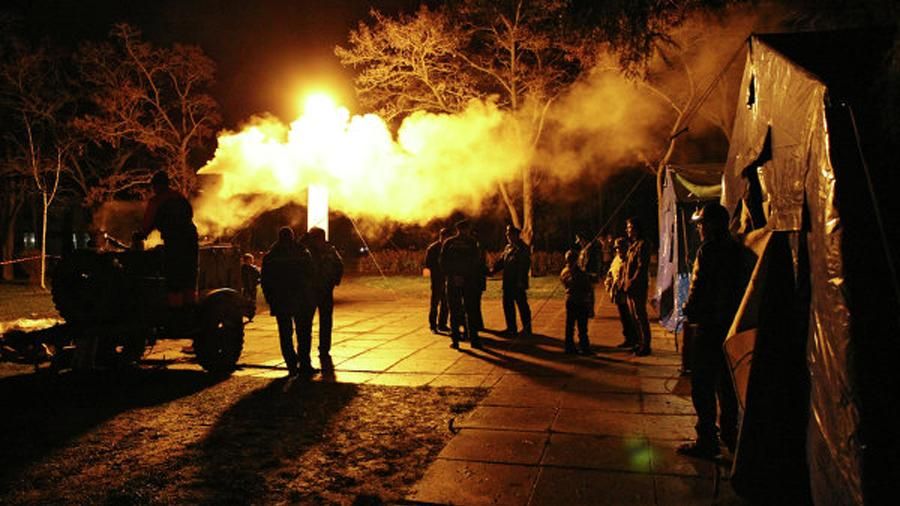 Севастополь бунтует: люди перекрыли дорогу и требуют света Севастополь бунтует: люди перекрыли дорогу и требуют света