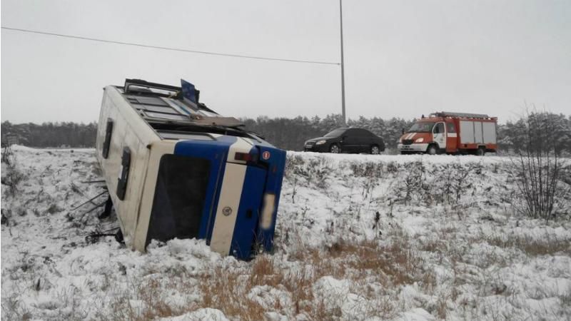 Автобус з пасажирами перекинувся на Сумщині Автобус з пасажирами перекинувся на Сумщині
