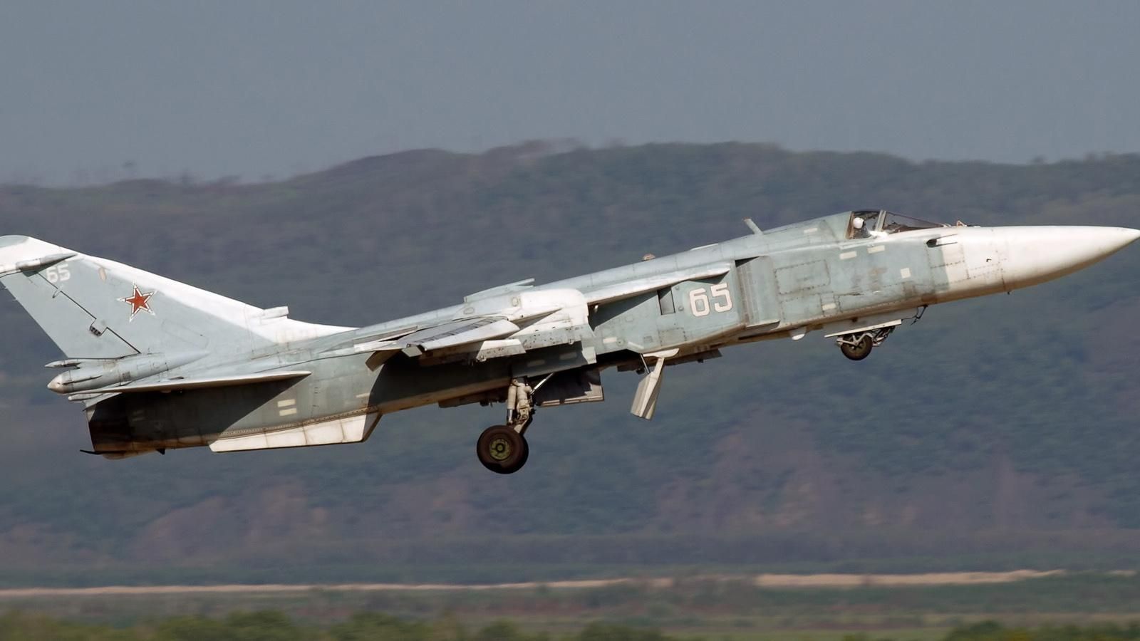 Родители российских школьников возмущены сбором денег на "военный самолет" Родители российских школьников возмущены сбором денег на "военный самолет"