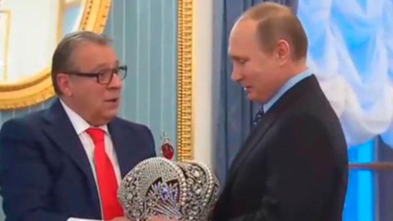 Путіна майже коронували: опубліковано відео Путіна майже коронували: опубліковано відео