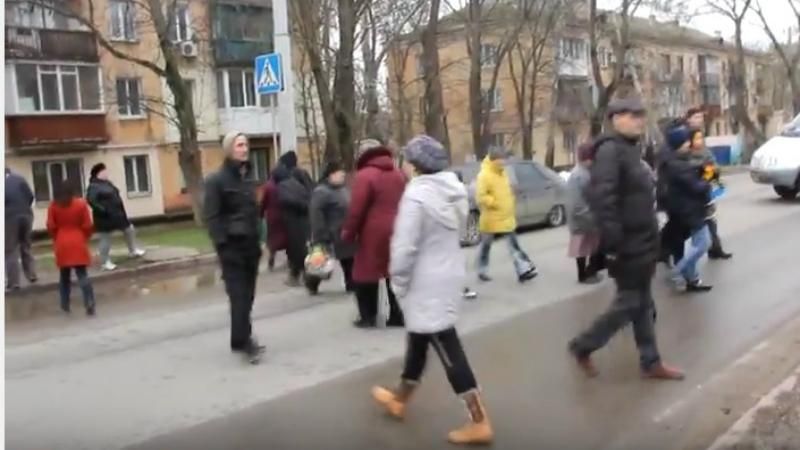 В Керчи разъяренные люди вышли на протест В Керчи разъяренные люди вышли на протест