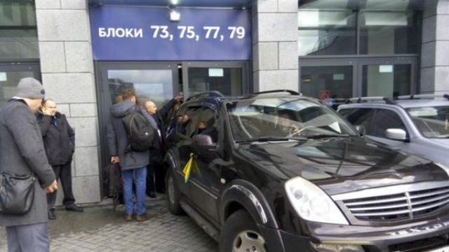 "Автомайдан" не дождался Фирташа и заблокировал съезд, в котором он должен был участвовать