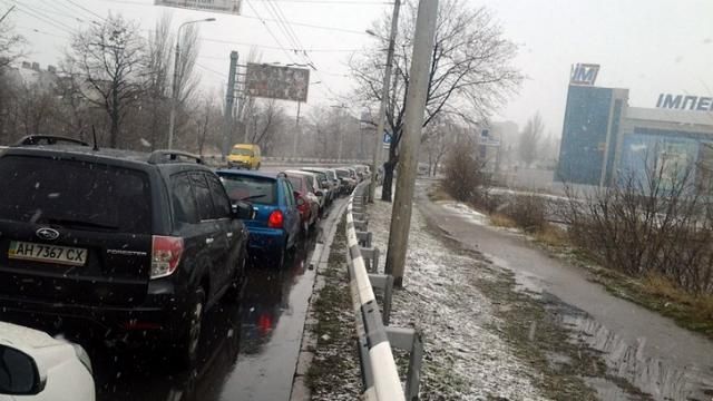 Фотофакт: в оккупированном Донецке километровые очереди за бензином Фотофакт: в оккупированном Донецке километровые очереди за бензином