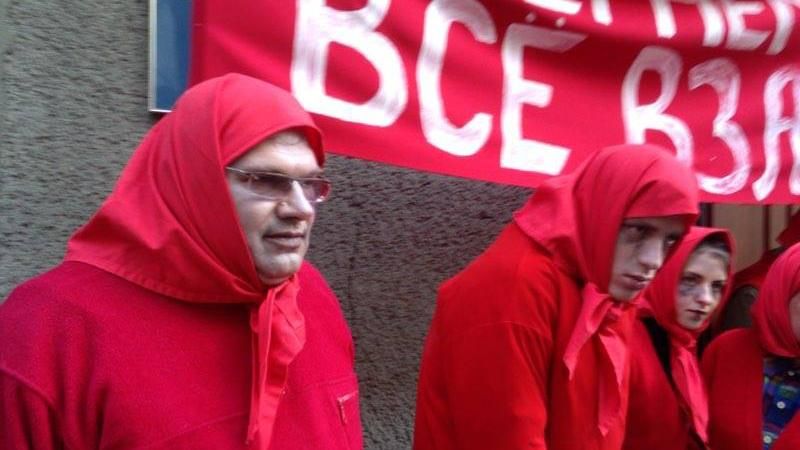 Активисты пикетируют СБУ из-за российских артистов