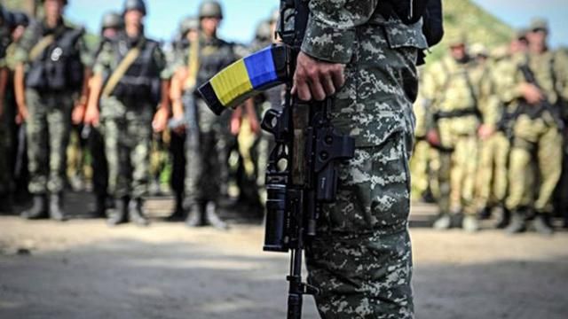 У Порошенка звітують: на Донбасі знову неспокійно У Порошенка звітують: на Донбасі знову неспокійно