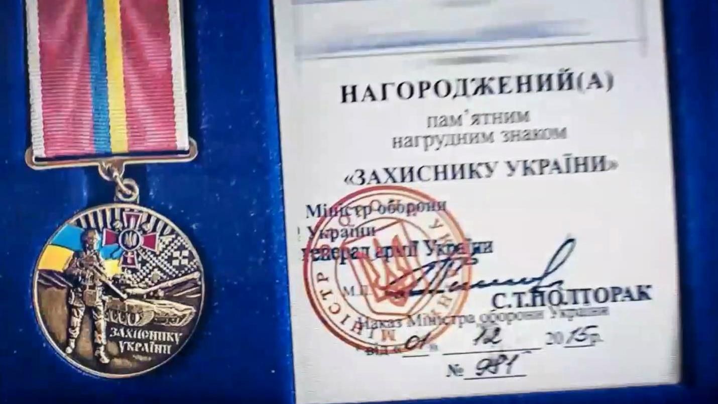 Міноборони нагородило учасників АТО медаллю з російською зброєю