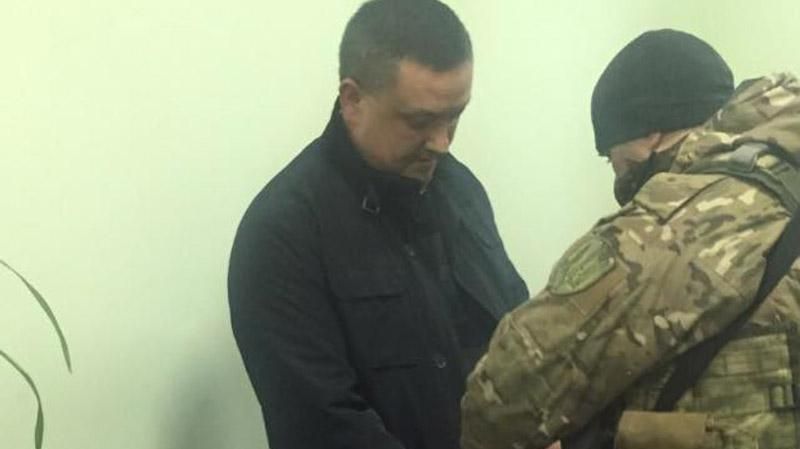 Налоговиков поймали на кругленькой взятке в Черновцах Налоговиков поймали на кругленькой взятке в Черновцах