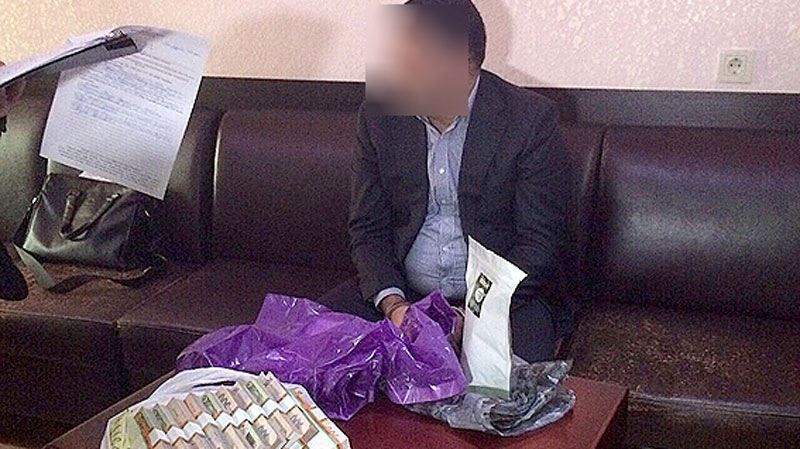 Чиновника Міноборони затримали на великому хабарі Чиновника Міноборони затримали на великому хабарі